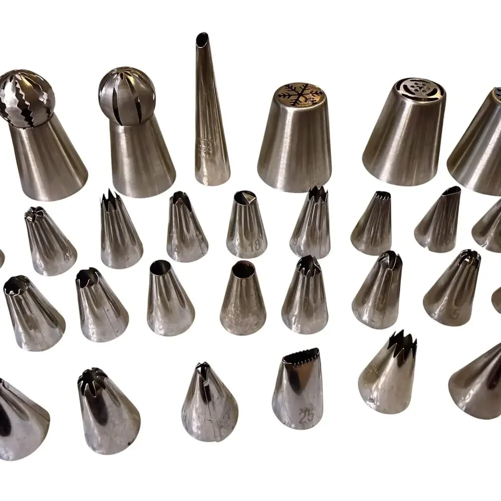 Vintage 55 Piece Cake Decorating Kit Metal Piping Tips Icing Nozzles AS IS
